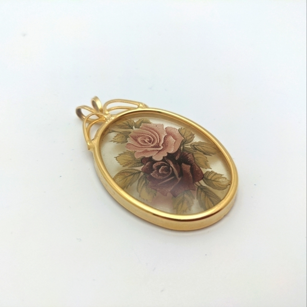 Gold Oval Pendant with Rose Bouquet Design